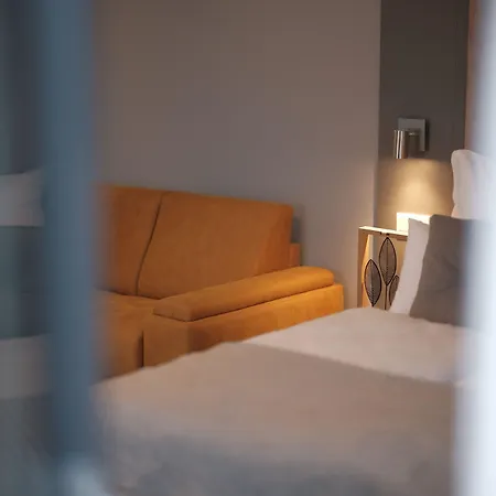 The - & House 公寓式酒店 4*
