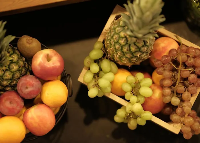 The - & House מלון דירות 4*