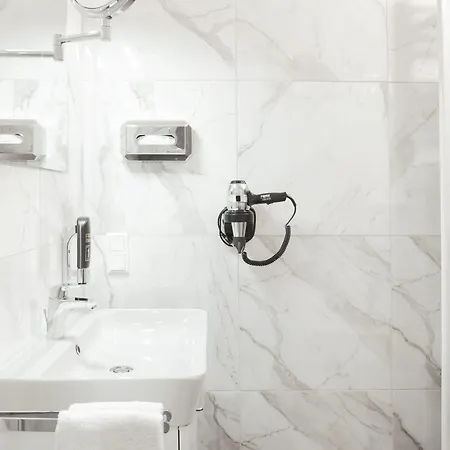 The - & House 4* Frankfurt am Main