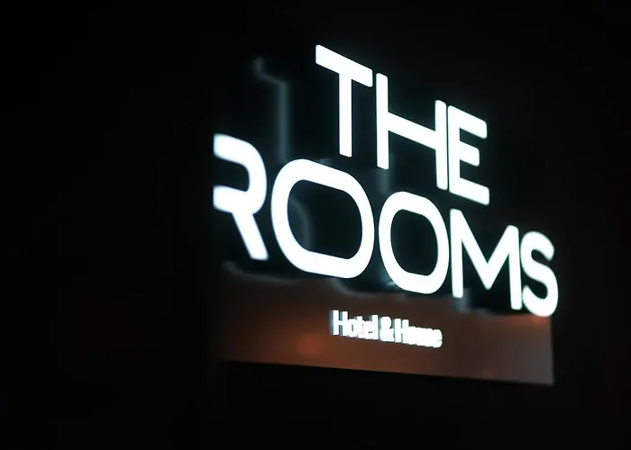 The - & House Aparthotel