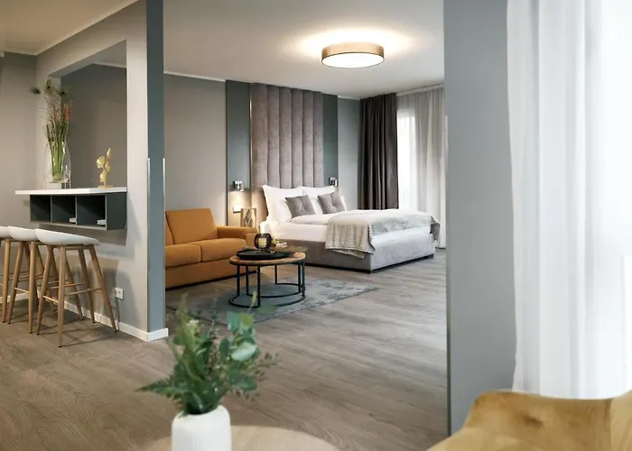 The - & House Apartahotel