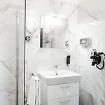 The - & House Ξενοδοχείο με διαμερίσματα 4*