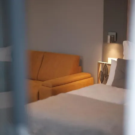 The - & House Hotel apartamentowy